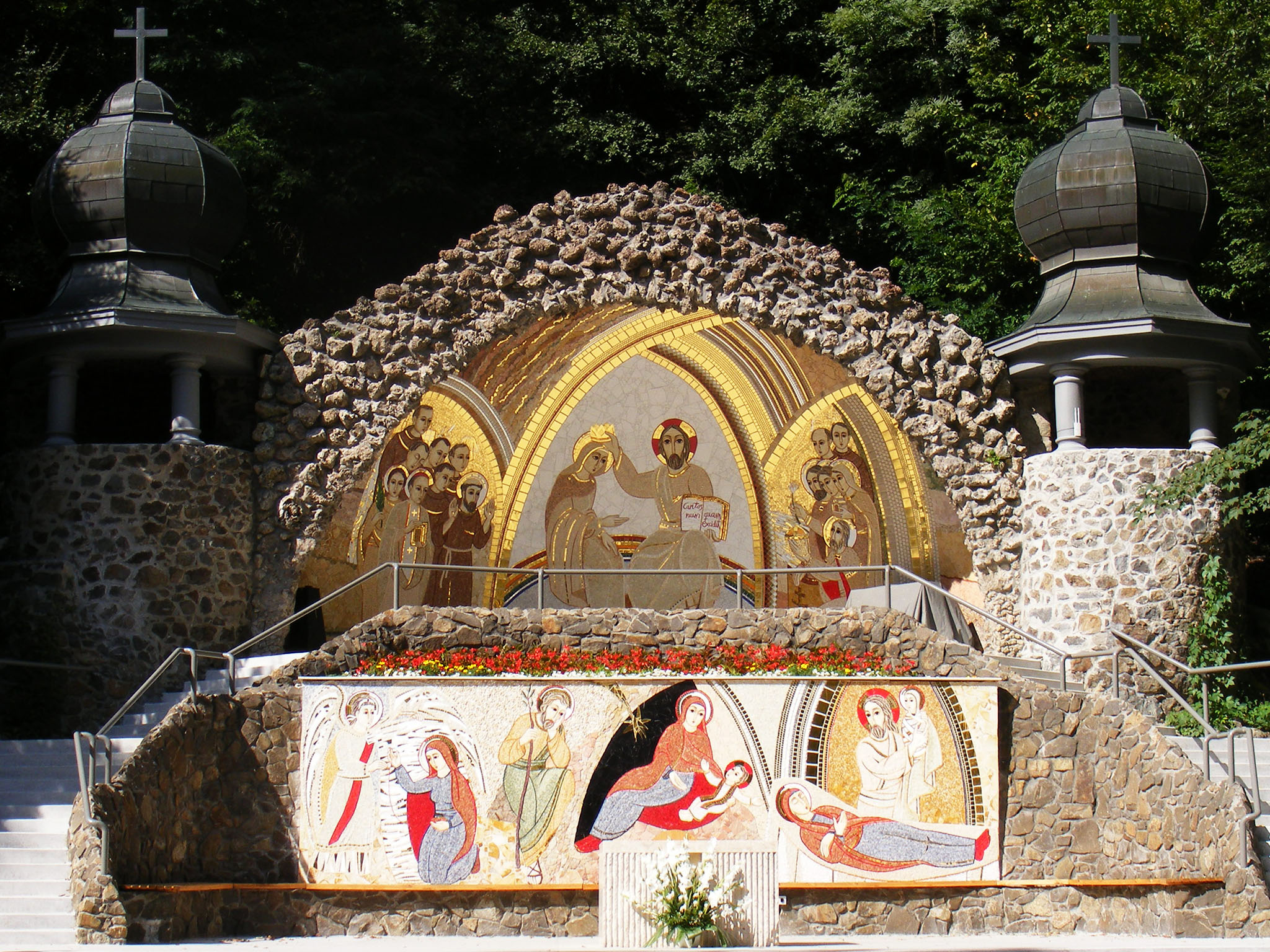 Mátraverebély-Szentkút Nemzeti Kegyhely, kültéri oltár